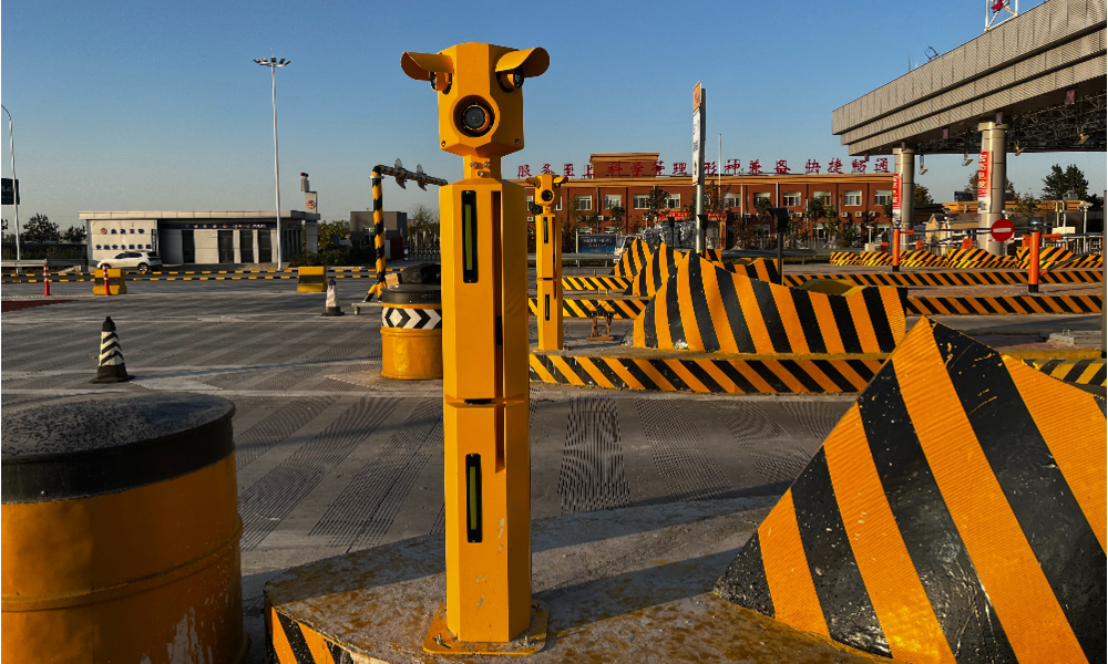 Product Delivery | Delivery of Laser-based Integrated Vehicle Recognition Devices to Toll Stations on Henan Expressway to Assist with Overload Control at Highway Entrances